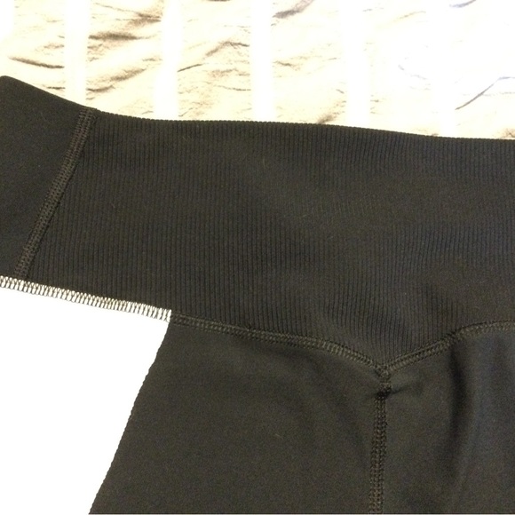 Nike Dri-Fit 23” crops leggings size medium - Picture 7 of 8